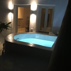 Отель The Muse Of Santorini - Jacuzzi Suites Греция, Остров Санторини - отзывы, цены и фото номеров - забронировать отель The Muse Of Santorini - Jacuzzi Suites онлайн бассейн