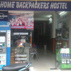 Home Backpackers Hostel банкомат