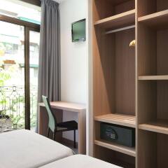 Отель Hostal Centric Испания, Барселона - 2 отзыва об отеле, цены и фото номеров - забронировать отель Hostal Centric онлайн сейф в номере