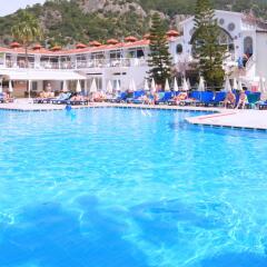Karbel Hotel бассейн