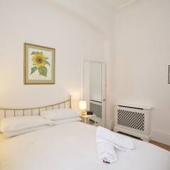 Отель A Place Like Home - Two Bedroom Apartment in Knightsbridge Великобритания, Лондон - отзывы, цены и фото номеров - забронировать отель A Place Like Home - Two Bedroom Apartment in Knightsbridge онлайн комната для гостей
