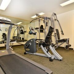 Отель Best Western Topaz Lake Inn фитнесс-зал