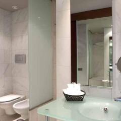 Отель Eurohotel Barcelona Gran Via Fira ванная фото 2