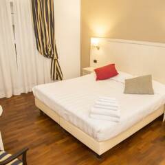 Отель Inn Rome Rooms & Suites комната для гостей фото 8