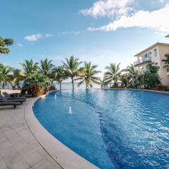 Отель Playa Escondida Beach Club бассейн