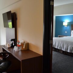 Отель Holiday Inn Guadalajara Expo сейф в номере