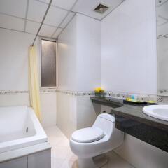 Отель Lakeside Palace Hotel Вьетнам, Ханой - отзывы, цены и фото номеров - забронировать отель Lakeside Palace Hotel онлайн ванная