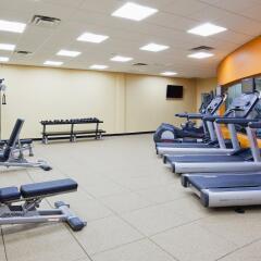 Отель Holiday Inn & Suites Pointe-Claire Montreal Airport Канада, Монреаль - отзывы, цены и фото номеров - забронировать отель Holiday Inn & Suites Pointe-Claire Montreal Airport онлайн фитнесс-зал