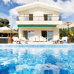 Отель Villa Silverline бассейн