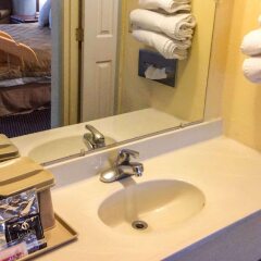 Отель Travelodge Columbus East ванная фото 6