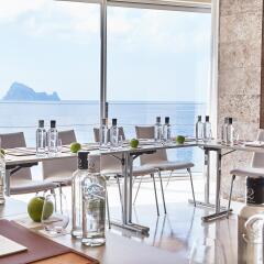 Отель 7Pines Resort Ibiza гостиничный бар фото 3