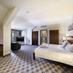 Отель Hilton Milan Милан сейф в номере