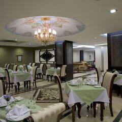 Maywood Hotel питание