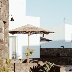 Отель Alafropetra Luxury Suites Греция, Остров Санторини - отзывы, цены и фото номеров - забронировать отель Alafropetra Luxury Suites онлайн пляж фото 2