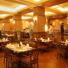 Отель The Suryaa New Delhi питание