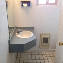 The Hub Motel in Redmond, United States of America from 121$, photos, reviews - zenhotels.com bathroom photo 2