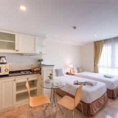 Апартаменты Sabai Sathorn Service Apartment Бангкок в номере
