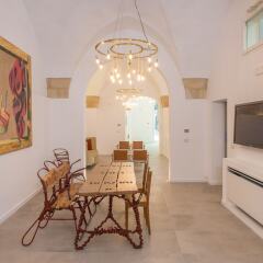 Отель Le Bifore Charming House Лечче комната для гостей фото 5