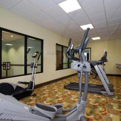 Отель Best Western Plus Manatee фитнесс-зал