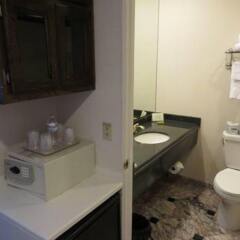 Отель Hilgard House Westwood Village сейф в номере