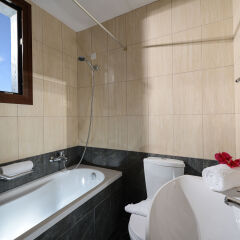 Hersonissos Village Hotel & Bungalows ванная фото 2