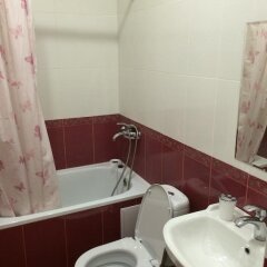 Гостиница V Gostyakh U Minasa Guest House в Сочи отзывы, цены и фото номеров - забронировать гостиницу V Gostyakh U Minasa Guest House онлайн ванная фото 2