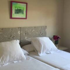 Отель Hostal Jardín de la Alameda сейф в номере