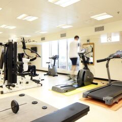 Avari Hotel Apartments фитнесс-зал