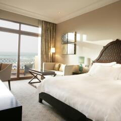 Отель Hilton Ras Al Khaimah Resort & Spa комната для гостей