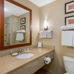 Отель Comfort Suites Sarasota - Siesta Key ванная