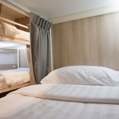 Boon Street Hostel сейф в номере