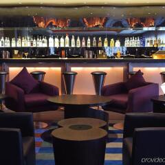 Отель The Claridges New Delhi гостиничный бар