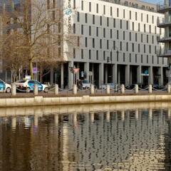 Отель Motel One Köln-mediapark Кёльн приотельная территория