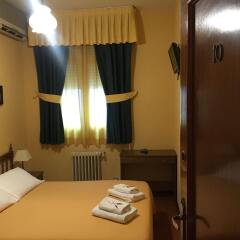 Отель Hostal Tokio Испания, Мадрид - 1 отзыв об отеле, цены и фото номеров - забронировать отель Hostal Tokio онлайн сейф в номере