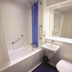 Travelodge Gatwick Airport Central in Gatwick, United Kingdom from 110$, photos, reviews - zenhotels.com bathroom photo 2