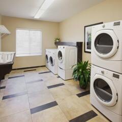 Отель Candlewood Suites Bay City фото 3
