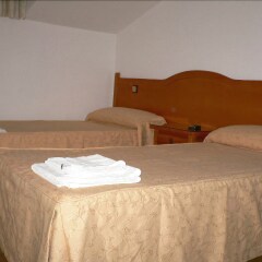 Отель Hostal Odesa сейф в номере