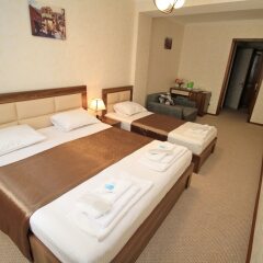 Отель Tiflis House сейф в номере