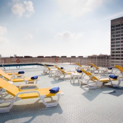 Expo Hotel Barcelona бассейн