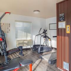 Отель Quality Inn фитнесс-зал фото 2