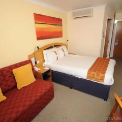 Отель Holiday Inn Express Glasgow Airport Великобритания, Пейсли - отзывы, цены и фото номеров - забронировать отель Holiday Inn Express Glasgow Airport онлайн комната для гостей фото 2