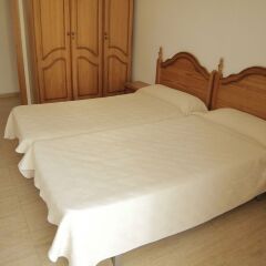 Отель Apartamentos Villa de Madrid Испания, Бланес - отзывы, цены и фото номеров - забронировать отель Apartamentos Villa de Madrid онлайн комната для гостей фото 2