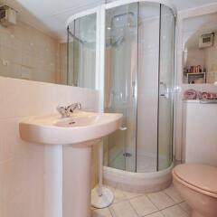 Отель Appartement La Terrasse - 5 Stars Holiday House ванная фото 3