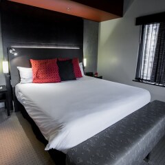 Отель Grand Times Hotel Quebec City Airport Канада, Л'Ансьен-Лорет - отзывы, цены и фото номеров - забронировать отель Grand Times Hotel Quebec City Airport онлайн сейф в номере