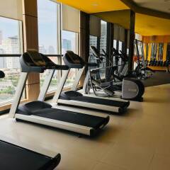 Апартаменты Henry Studio Luxury 2BR SWPool 17th фитнесс-зал фото 2