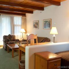 Post Hotel and Spa Лейк Луиз комната для гостей