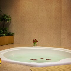 Отель TIME Ruby Hotel Apartments ОАЭ, Шарджа - 1 отзыв об отеле, цены и фото номеров - забронировать отель TIME Ruby Hotel Apartments онлайн ванная фото 2