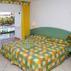 Отель Aparthotel Esquinzo Y Monte Del Mar комната для гостей