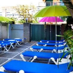 Отель Hostal Magnolia Испания, Льорет-де-Мар - отзывы, цены и фото номеров - забронировать отель Hostal Magnolia онлайн бассейн фото 3
