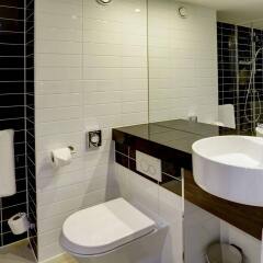 Отель Holiday Inn Express London - ExCeL ванная